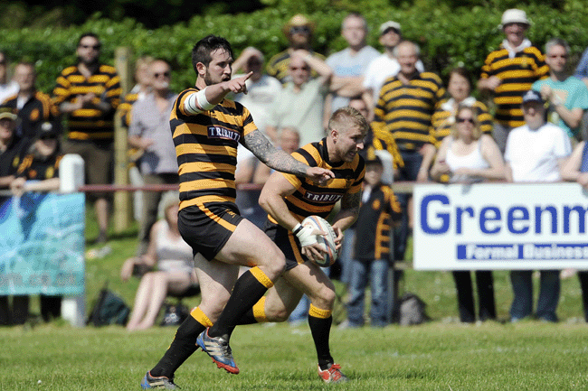 Scrum-half Greg Goodfellow sets off on a run