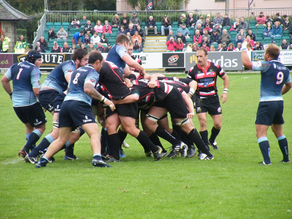 Cattle supervises a Pirates' driving maul